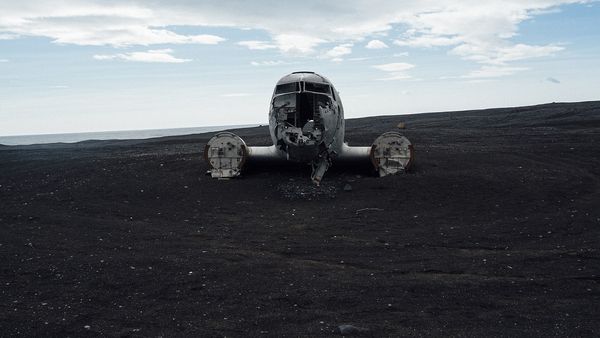 Tragedie uriașă într-o stațiune turistică! Un avion cu 72 de pasageri la bord s-a prăbușit! 68 de pasageri au decedat. Cum a fost filmată aeronava cu câteva secunde înainte de impact