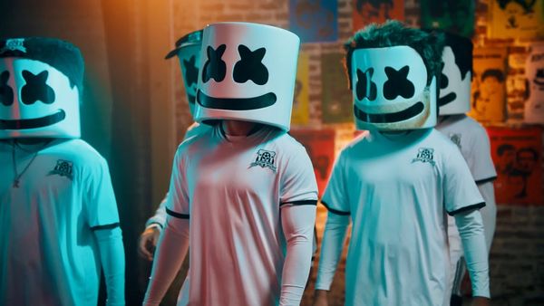 VIDEOCLIP: Marshmello x Jamie Brown - Party Jumpin&acute;