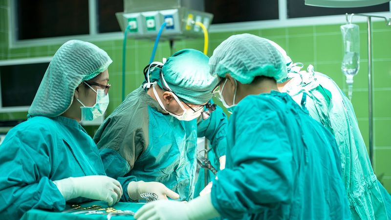 La 4 ani, avea dureri groaznice de stomac iar medicii au crezut că e apendicită. Ce i-au găsit, de fapt, &icirc;n abdomen, după zile de investigații