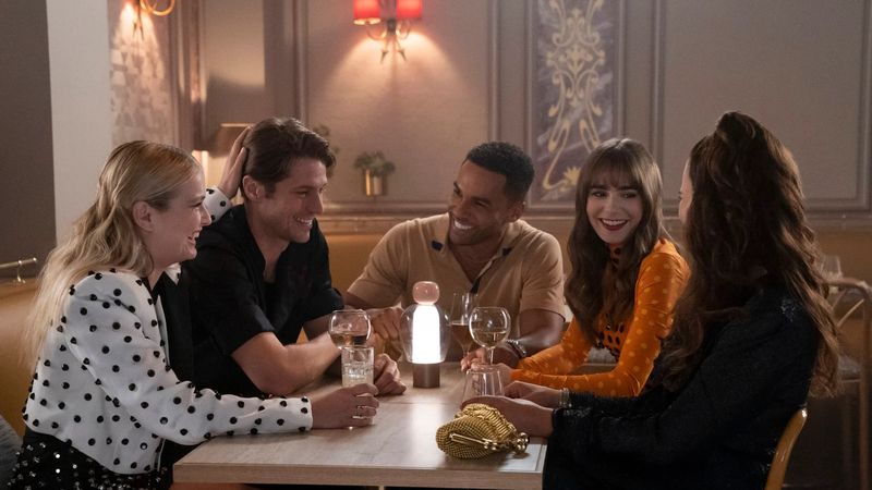 Care va fi distribuția sezonului 4 Emily in Paris și c&acirc;nd va apărea pe Netflix