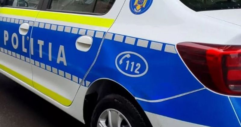 Paznic bătut cu o coadă de mătură și lovit în cap cu un televizor  