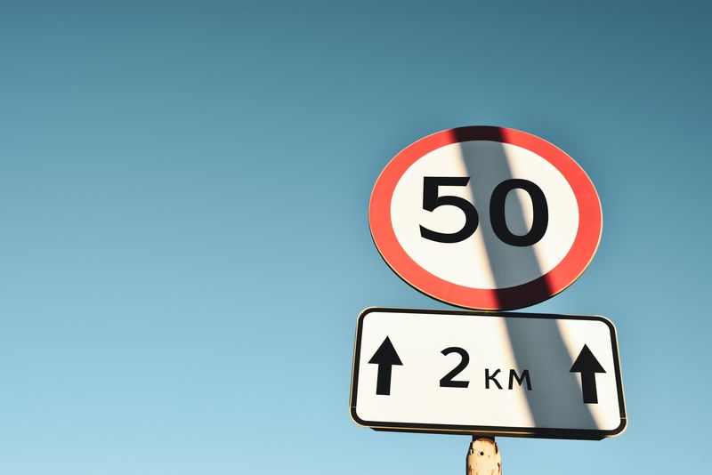 Cele mai neobișnuite indicatoare rutiere: Tu știi ce înseamnă fiecare dintre ele?