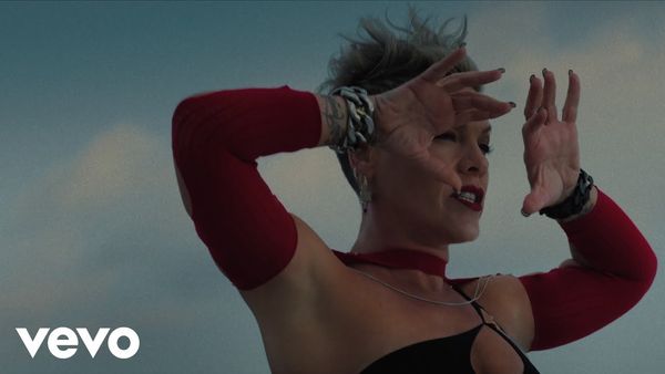 VIDEOCLIP: P!NK - Trustfall