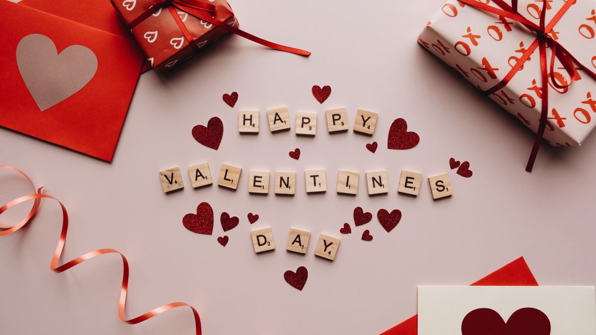 Sfântul Valentin 2023: Mesaje, urări și felicitări pentru Ziua Îndrăgostiților