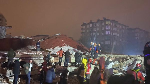 Cutremur devastator in Turcia: AFAD- Cel puțin 300 de morți și sute de răniți, peste 40 de replici