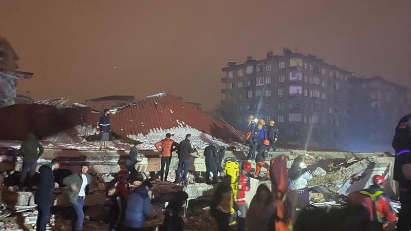 Cutremur devastator in Turcia: AFAD- Cel puțin 300 de morți și sute de răniți, peste 40 de replici