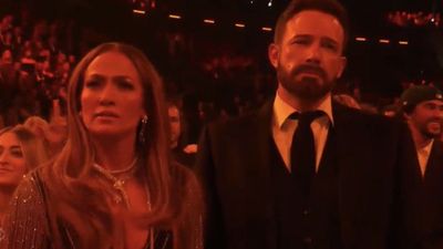 Expresia nefericii de pe chipul lui Ben Afleck la Premiile Grammy 2023 a provocat isterie în rândul fanilor! Internauții au lansat glume pe seama apariției actorului