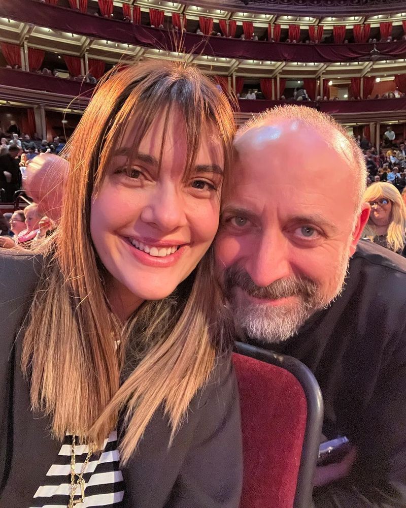 Halit Ergenc si Berguzar Korel ajuta victimele