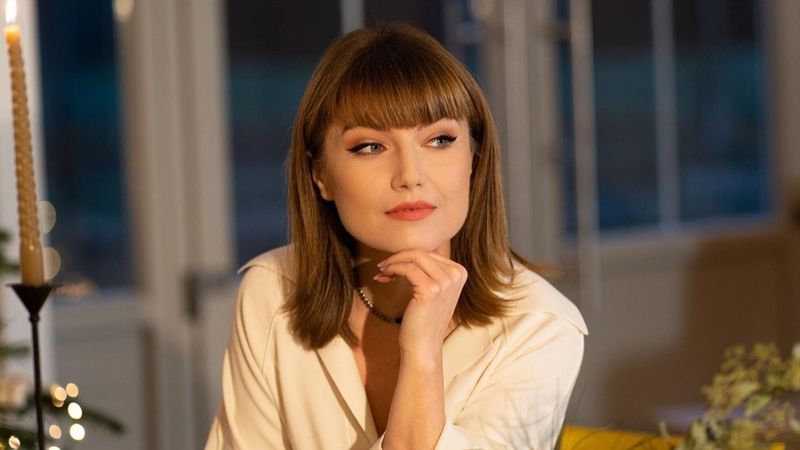 &rdquo;Mi s-a părut că m-a str&acirc;ns de talie!&rdquo; Alexandra Ungureanu, dezvăluiri &rdquo;picante&rdquo; din viața personală! Cine sunt bărbații faimoși din showbiz-ul rom&acirc;nesc care i-au făcut avansuri artistei
