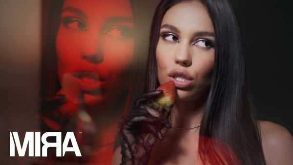 VIDEOCLIP: MIRA - Strawberry Heart