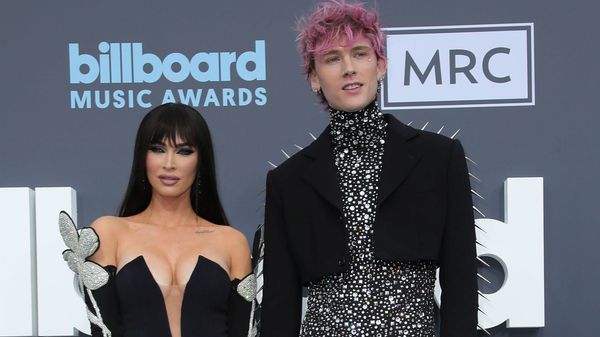 Cum s-a răzbunat Megan Fox pe Machine Gun Kelly c&acirc;nd a aflat că ar fi &icirc;nșelat-o. Actrița l-ar fi prins cu c&acirc;teva mesaje &icirc;n telefon