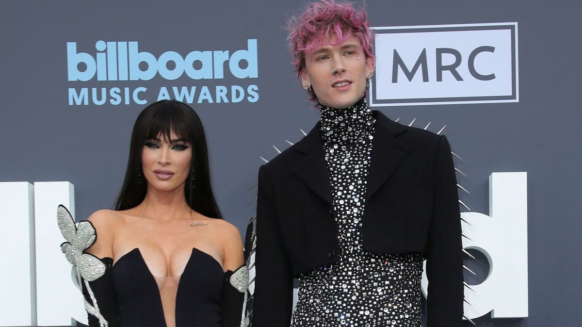Megan Fox si MGK  la premiile Bilboard