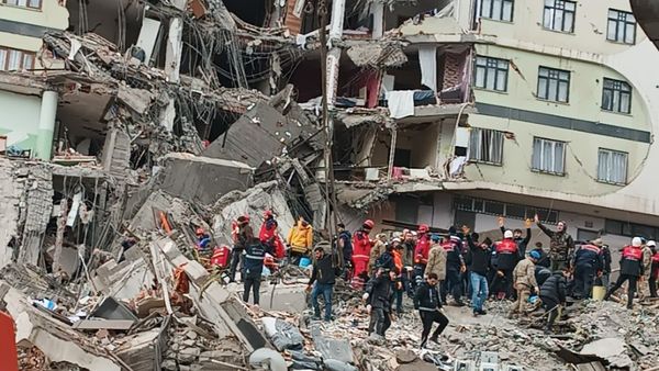 „Eforturile de căutare s-au terminat” Turcia opreşte operaţiunile de căutare a supravieţuitorilor. Salvatorii mai activează în două provincii ale țării