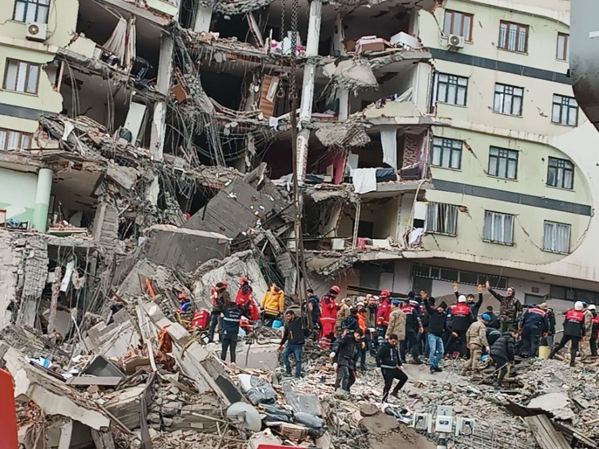 Turcia a anunțat că a oprit operaţiunile de căutare a supravieţuitorilor