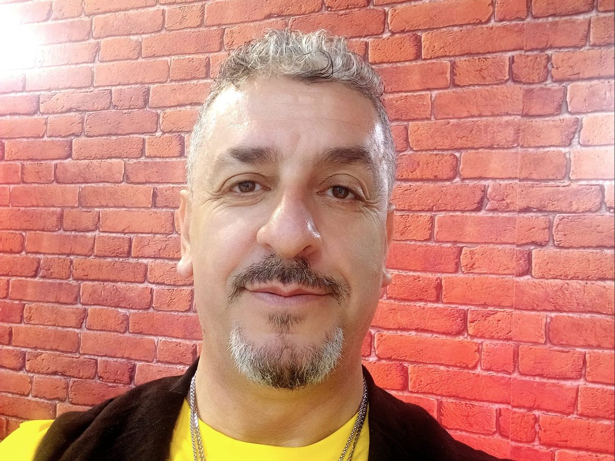  Gazi Demirel este sfâșiat de durere