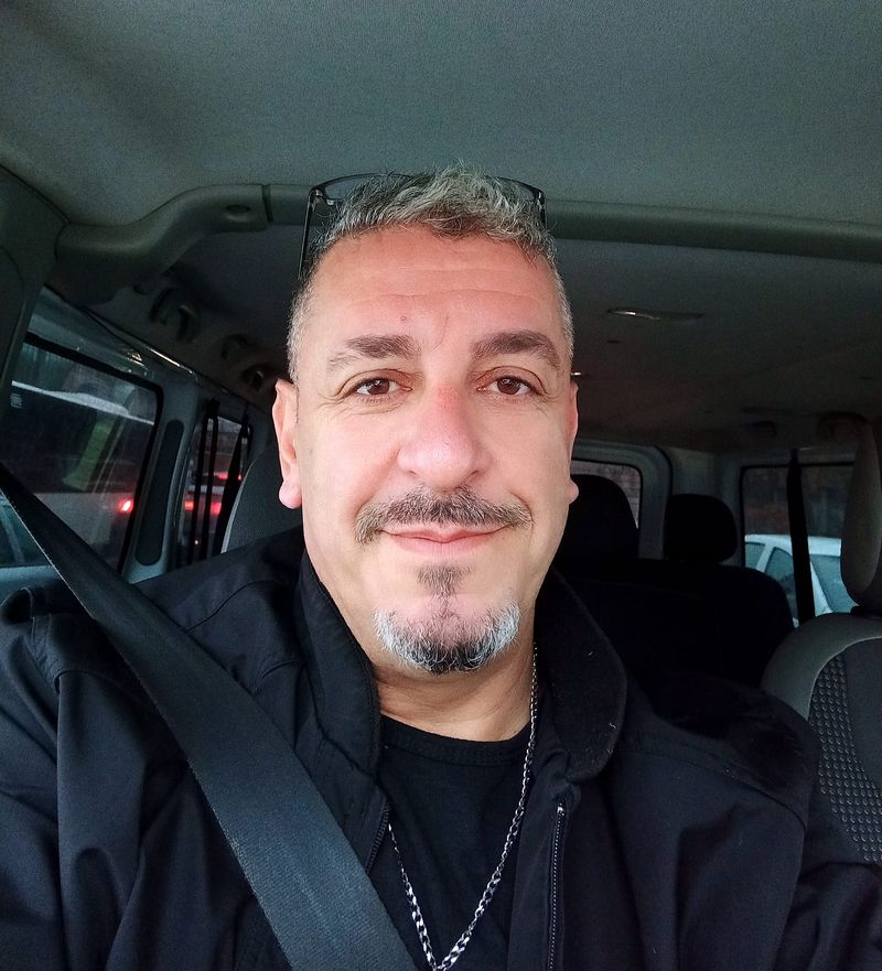  Gazi Demirel este sfâșiat de durere