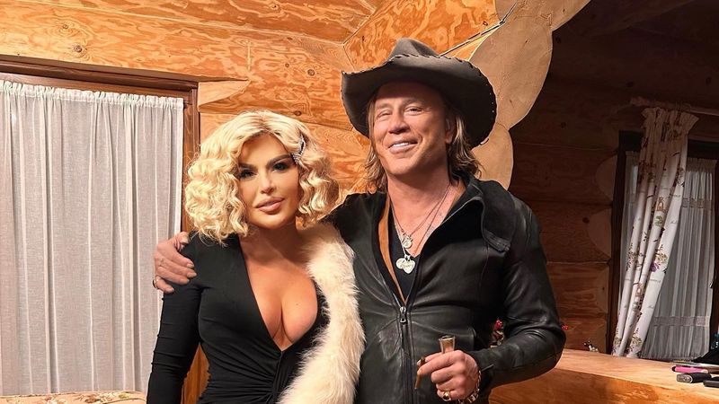Loredana Groza, alături de actorul american Mickey Rourke: &rdquo;M-am &icirc;ndrăgostit c&acirc;nd l-am văzut&rdquo;. Cei doi joacă &icirc;mpreună &icirc;n producția &bdquo;21 de rubini&rdquo;