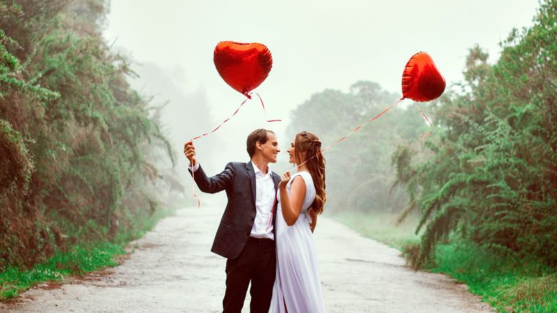 Mesaje de Dragobete 2023: Aștept o rază să-mi pătrundă &icirc;n suflet, să ma lumineze și să-mi spună &bdquo;TE IUBESC!&rdquo;