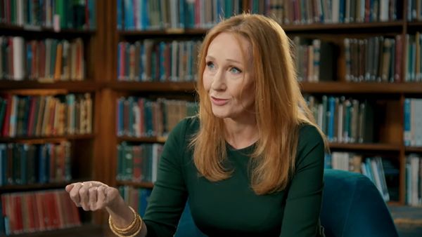 J.K Rowling, dezvaluiri cutremuratoare despre abuzurile indurate in timpul casniciei din partea fostului sot. Celebra autoare a cartilor Harry Potter nu a mai vrut sa ascunda nimic sub pres