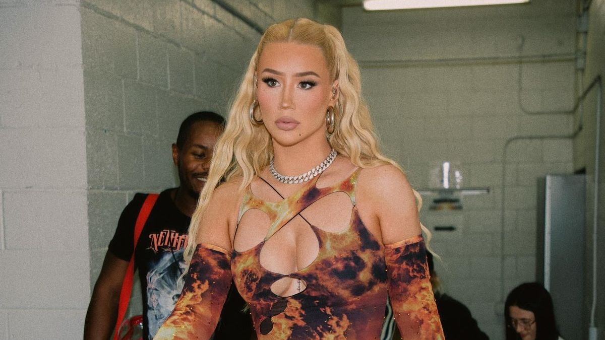 Iggy Azalea face bani din OnlyFans