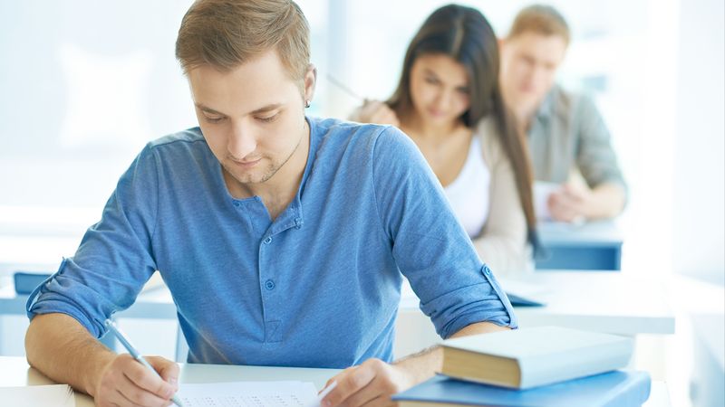 Simulare BAC 2023: Programa pentru Rom&acirc;nă, Matematică, Istorie, Geografie, Biologie, Chimie, Fizică și Informatică