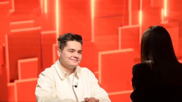 Selly, cel mai tânăr invitat de la “40 de întrebări cu Denise Rifai”. Dezvăluirile celui mai influent român din mediul online, în ediția de duminică a emisiunii de la Kanal D