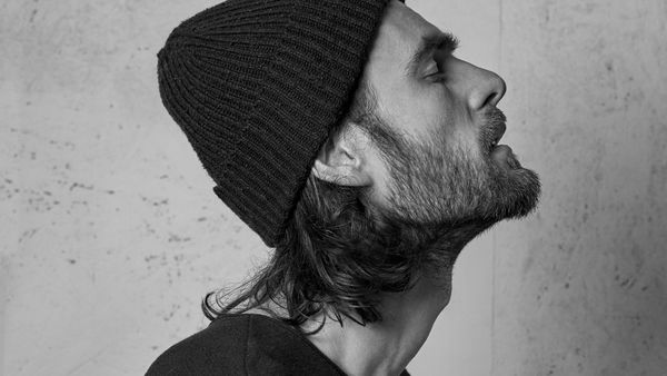 După patru ani de așteptare, Mihail a lansat albumul de debut &ndash; To Whom We Return