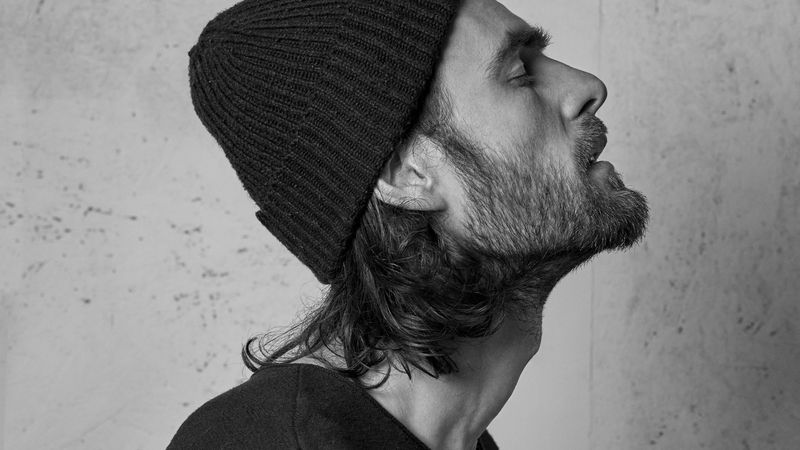 După patru ani de așteptare, Mihail a lansat albumul de debut &ndash; To Whom We Return