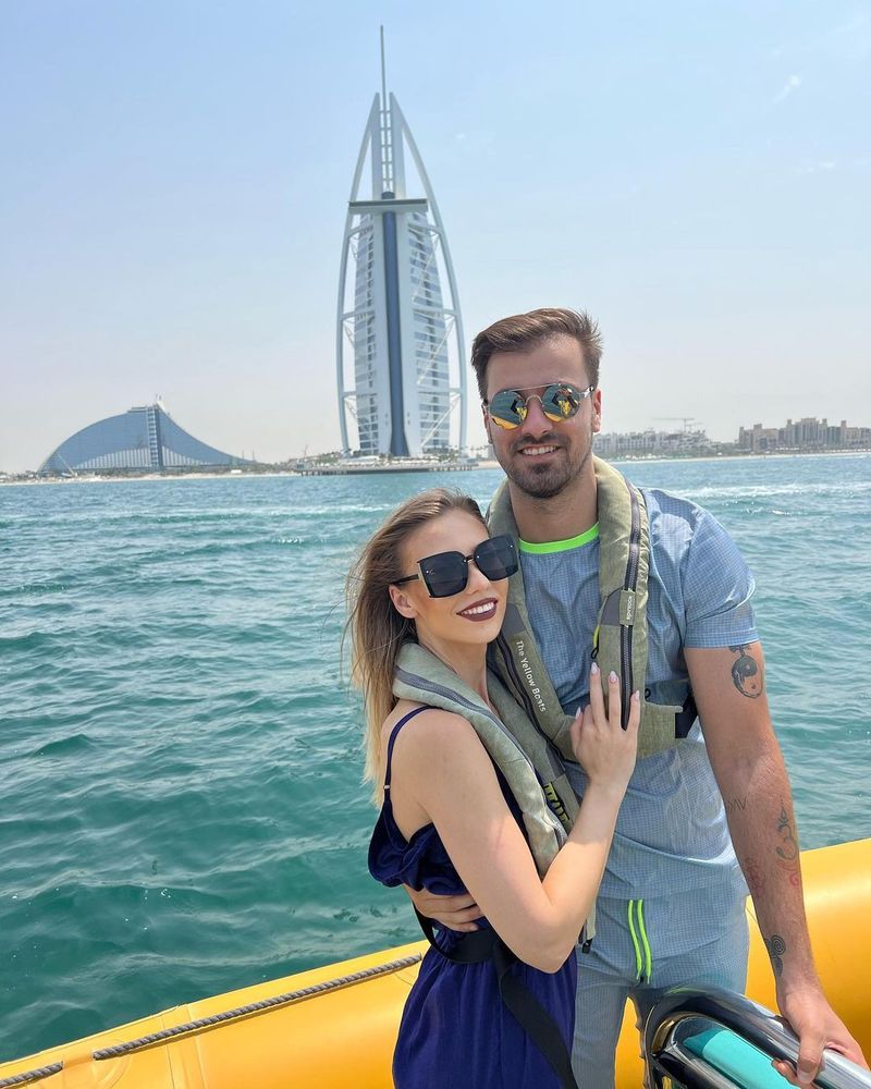 Liviu Theodorescu, emoționat până la lacrimi: „Azi, sunt cel mai fericit om din lume”. Cântărețul va deveni tată pentru prima oară