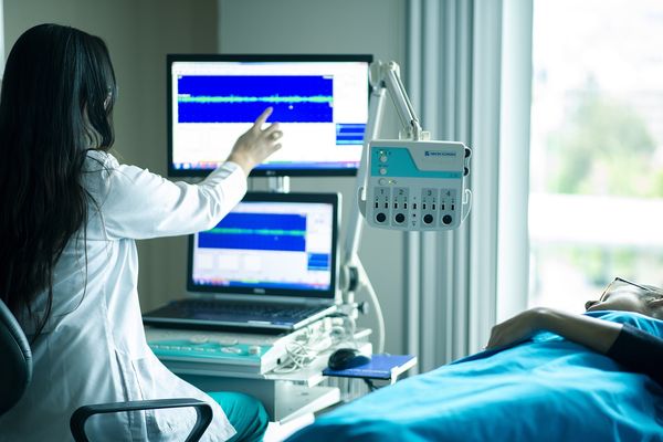 Ajutor financiar &icirc;n valoare de aproape 6000 de lei pentru bolnavii de cancer din București &icirc;ncep&acirc;nd cu 15 martie. Cine sunt beneficiarii