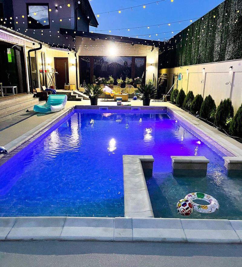 Tavi Clonda, piscina cu electroliza