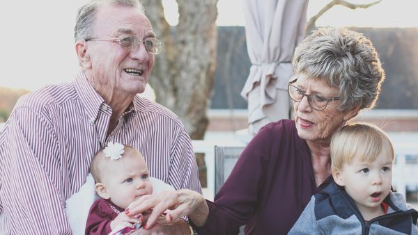 Românii s-ar putea pensiona cu doi ani mai devreme. Care sunt condițiile pe care trebuie să le îndeplinească?