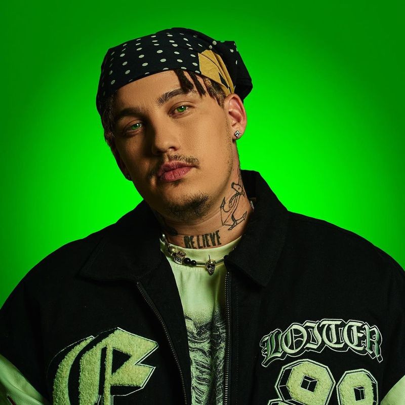 Un artist celebru s-a prăbușit pe scenă și a murit în timpul unui concert.