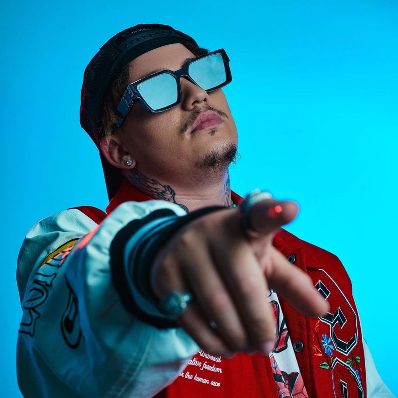 Un artist celebru s-a prăbușit pe scenă și a murit în timpul unui concert.