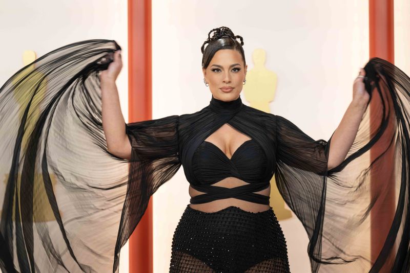 Ashley Graham la Premiile Oscar 2023