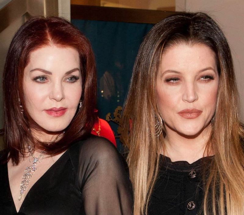 Priscilla Presley l-a susținut pe fostul soț al Lisei Marie pentru a obține custodia gemenelor. Riley Keough este furioasă pentru pierderea surorilor ei