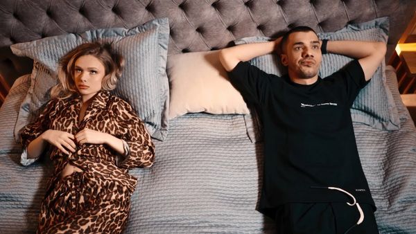 VESCAN FEAT EVA TIMUS - Colegi De Apartament