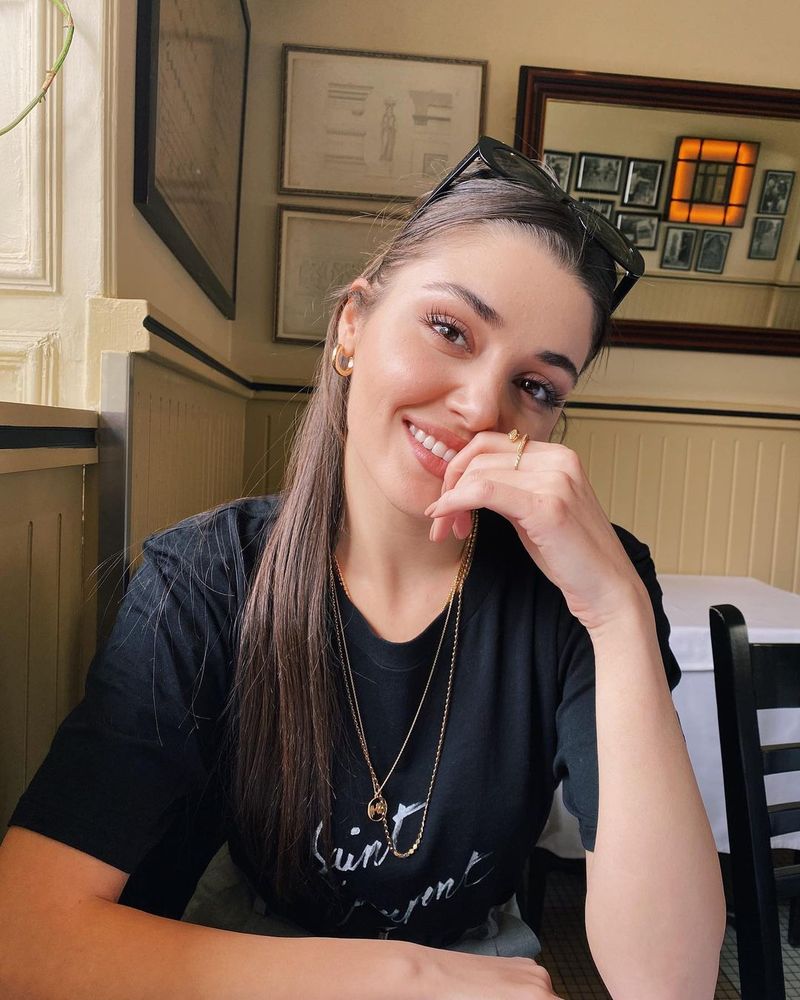 Hande Erçel și impresarul Hakan Sabancı formează cel mai nou cuplu