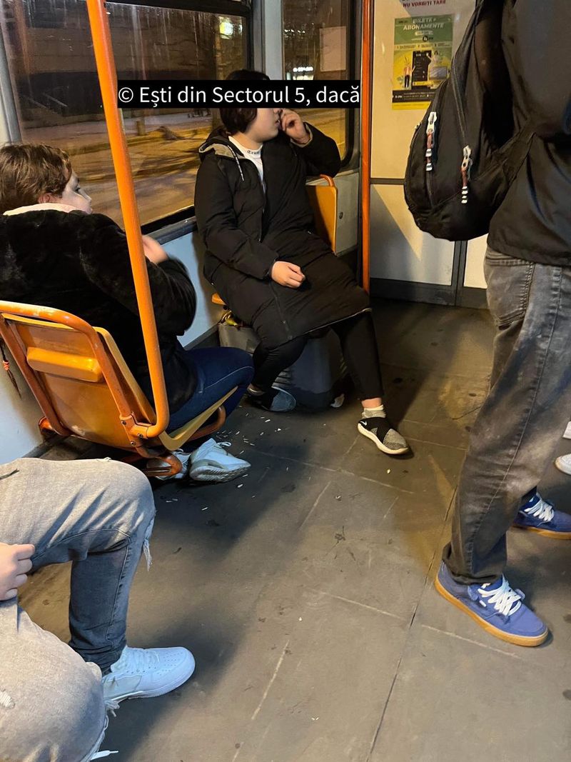 Ce a găsit o femeie atunci când s-a urcat într-un tramvai din București