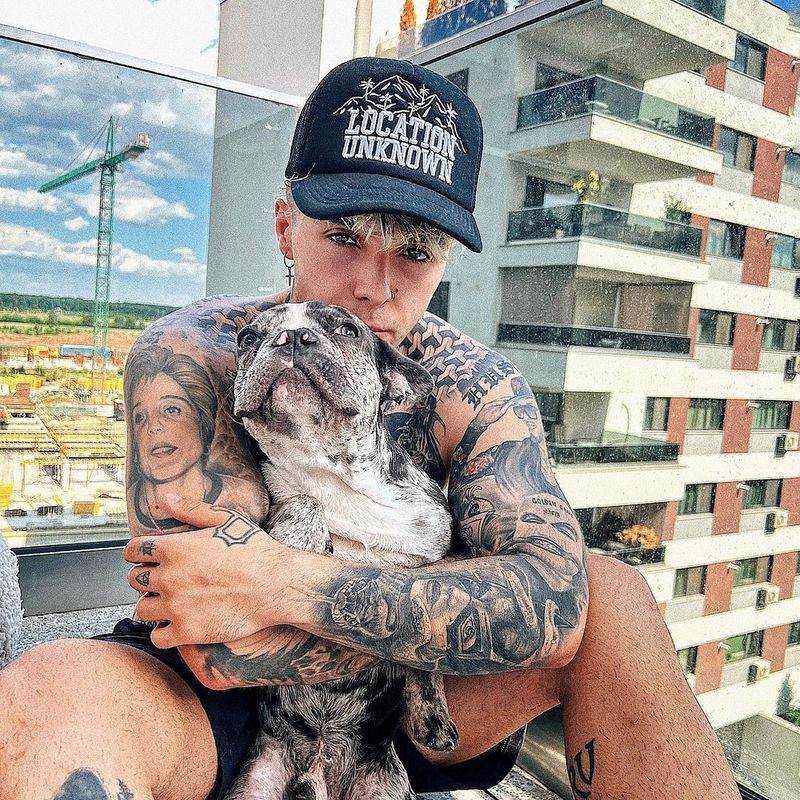 Lino Golden, lovitură dură pentru Alex Velea! Cântărețul și-a acoperit tatuajul cu cel care l-a lansat în muzică