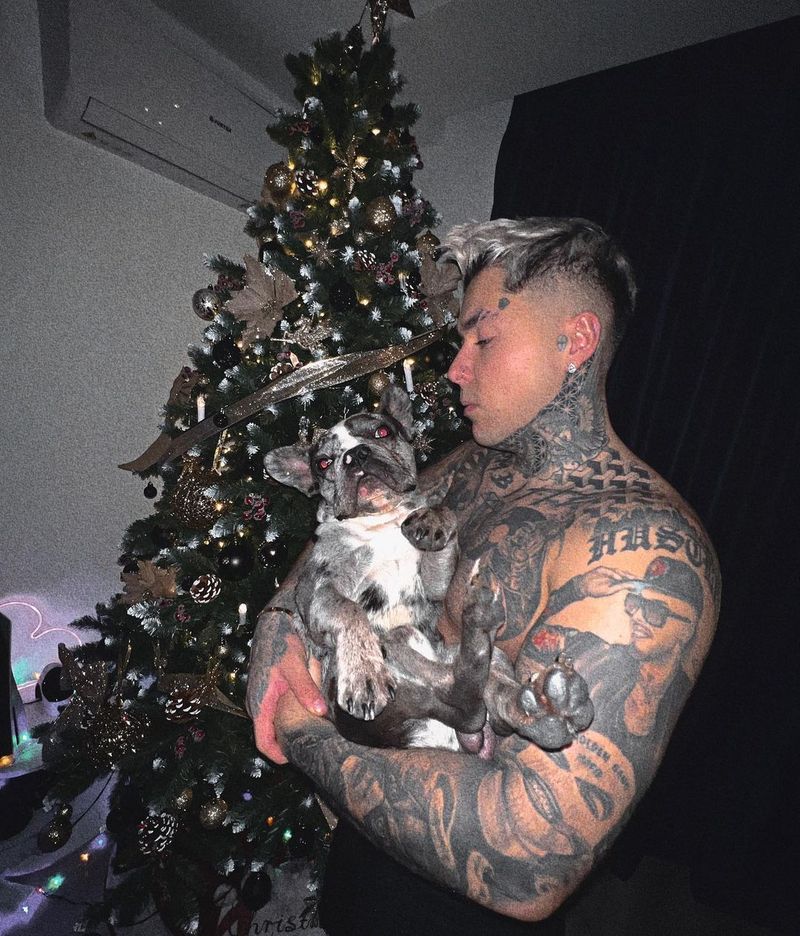 Lino Golden, lovitură dură pentru Alex Velea! Cântărețul și-a acoperit tatuajul cu cel care l-a lansat în muzică