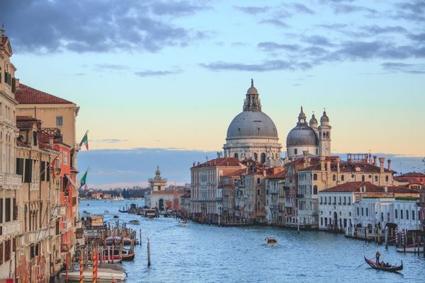 C&acirc;t costă să te plimbi cu gondola &icirc;n Veneția?