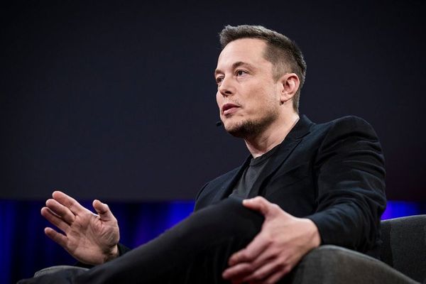 Elon Musk și c&acirc;ntăreața Grimes, forțați de lege să schimbe numele copilului pe care &icirc;l au &icirc;mpreună  