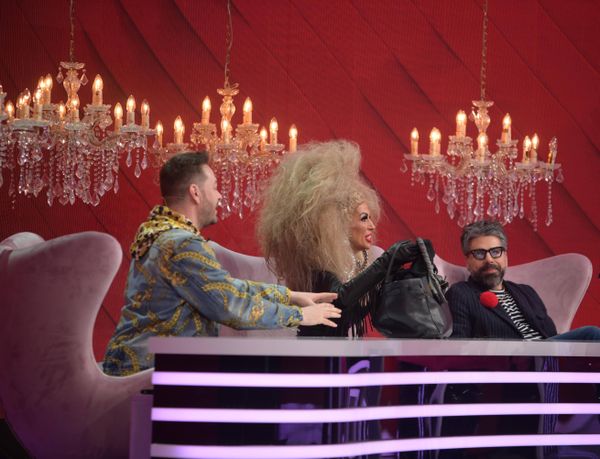 Ce ascunde Raluca Bădulescu &icirc;n geantă? Denise Rifai i-a surprins cu &icirc;ntrebări roșii pe jurații de la &ldquo;Bravo, ai stil!, chiar la filmările show-ului