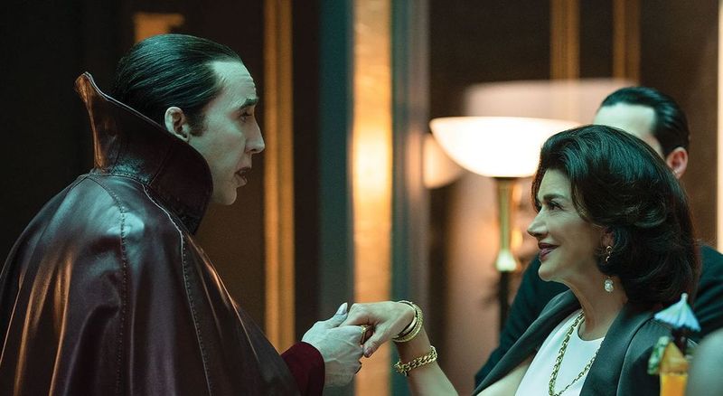 „Colții erau colți autentici”. Nicolas Cage dezvăluie că și-a băut propriul sânge în timp ce îl interpreta pe Dracula în cel mai recent film al său