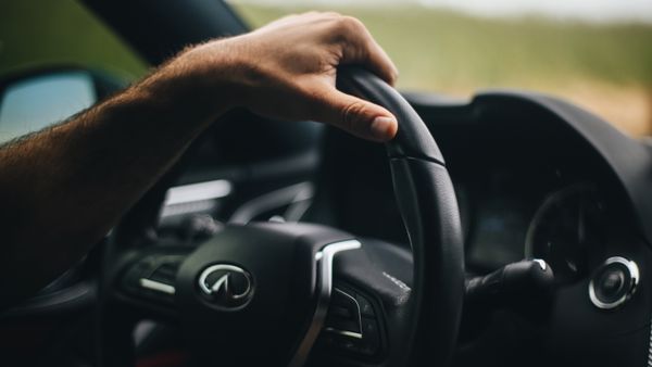 Codul rutier 2023: Ce amendă primești dacă nu &icirc;ți pui semnele de &icirc;ncepător?