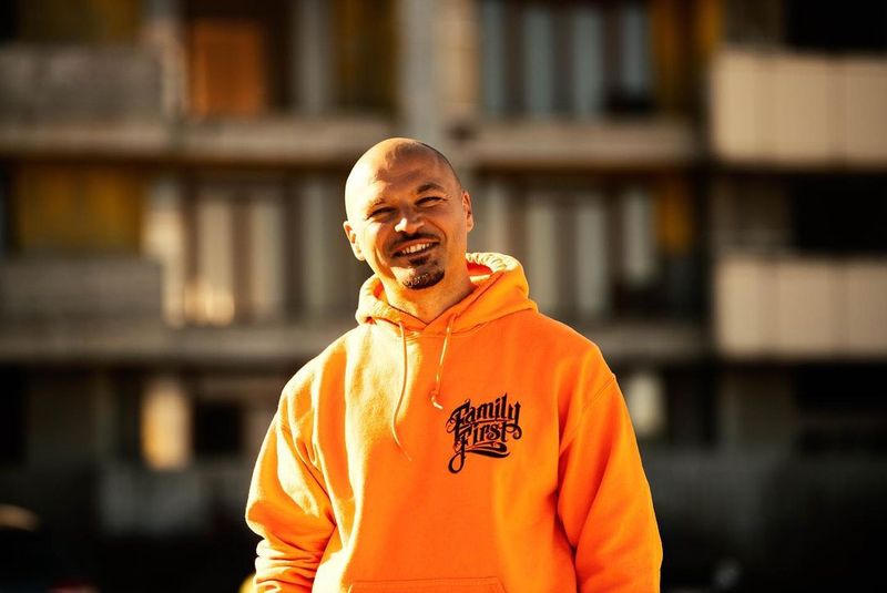 „Ar fi cazul ca bărbații să respecte femeile adevărate”. Cum s-a căsătorit, de fapt, Puya cu soția sa, Melinda?