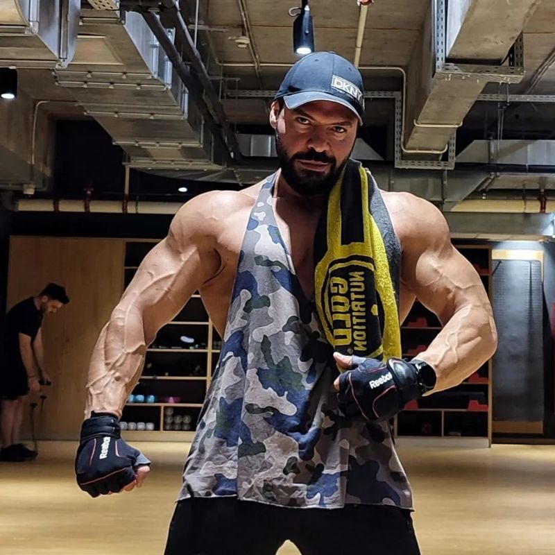 „Ori ne luptăm, ori ne împăcăm. Cum vrea el”. Cornel Păsat și CRBL, scandal de proporții la primul show de supraviețuire din România