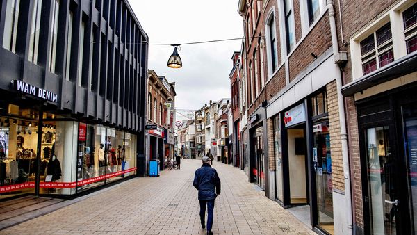 Cazul unui turist căruia un hotel din Tilburg, Olanda, i-a refuzat cazarea pe motiv că e rom&acirc;n generează dezbateri