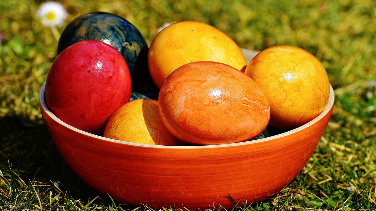 Cât a ajuns să coste un ou în supermarketuri? Vești proaste pentru români chiar înainte de Paște!